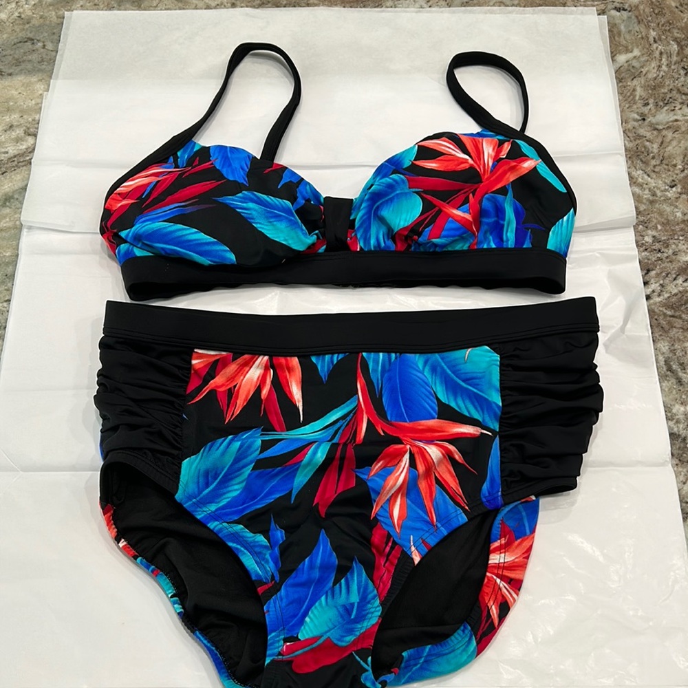 Venus bikini 12